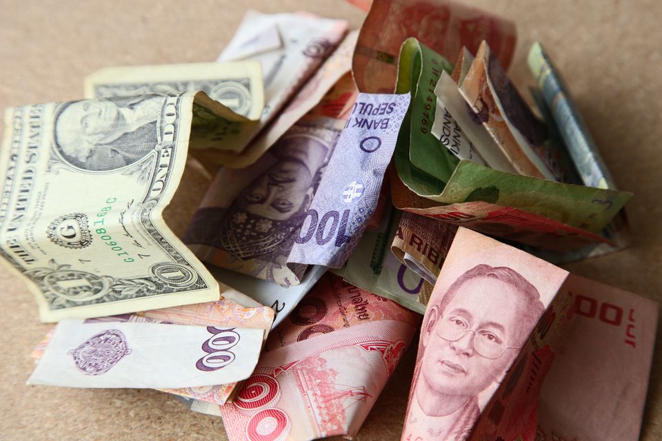 Understanding Fiat Money: Its Advantages and Disadvantages